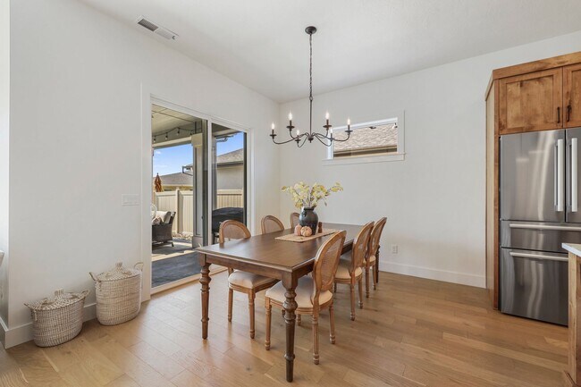 Building Photo - Beautiful 4 bed 2.5 bath home