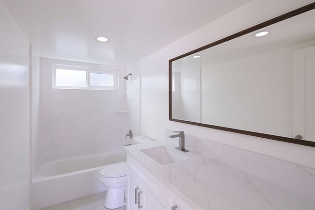 Building Photo - 3155 Montrose Ave