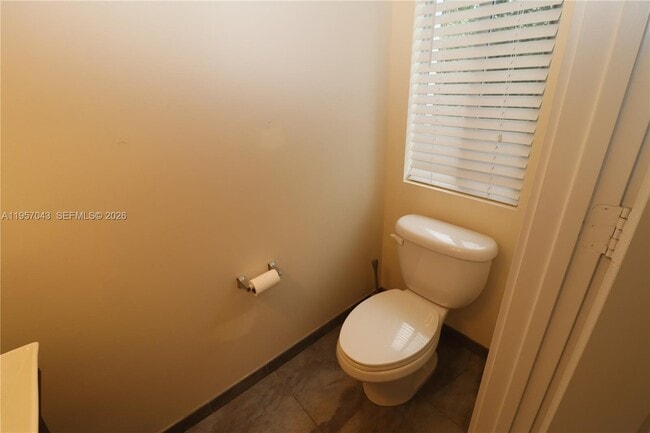 Building Photo - 609 NE 28th St