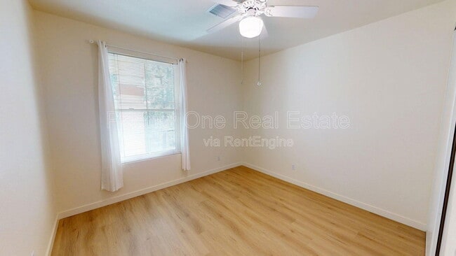 Building Photo - 10921 Sabre Hill Dr