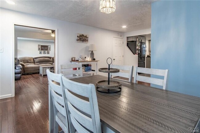 Building Photo - 215 Francis St