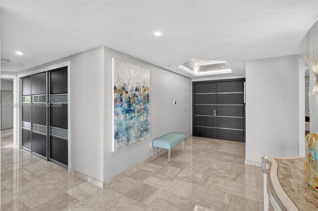 Building Photo - 2000 Island Blvd