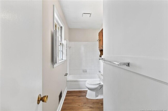 Building Photo - 309 Kenwood Dr