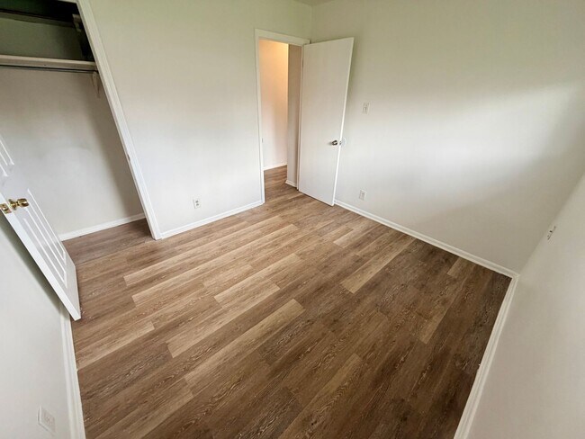 Building Photo - 204 Mandalay Rd