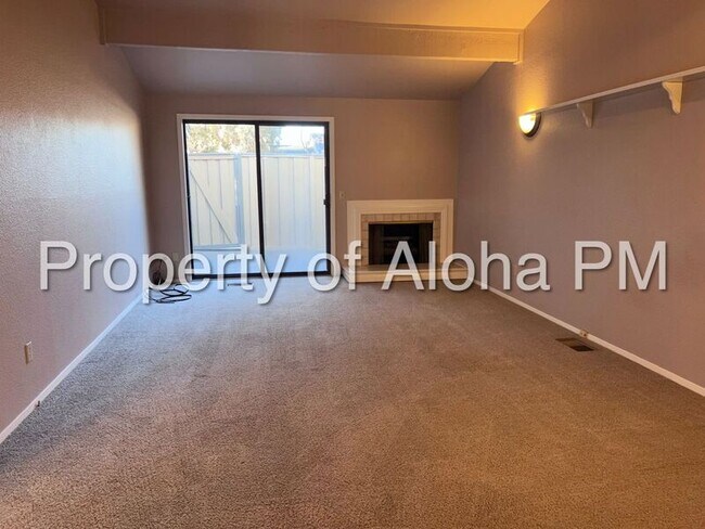 Building Photo - 885 Camelot Dr