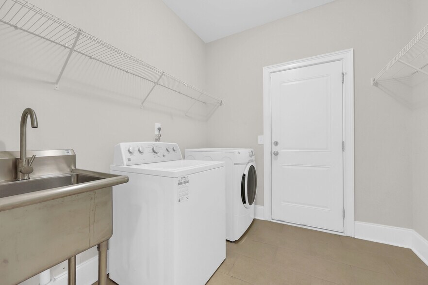 Building Photo - 1758 Edgewood Dr