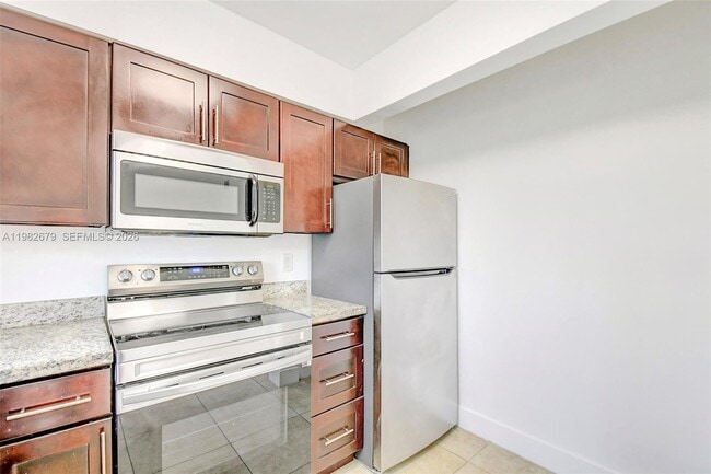 Building Photo - 407 SE 9th Ct