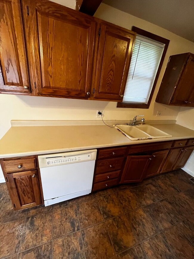 Building Photo - 2 Bedroom Home in Westland