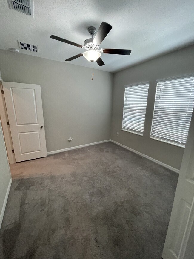 Building Photo - "Charming 3-Bedroom Wesley Chapel Home with Granite Finishes & Spacious 1,807 Sq Ft great Layout....