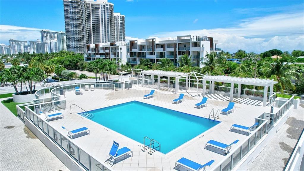 Building Photo - 3015 N Ocean Blvd