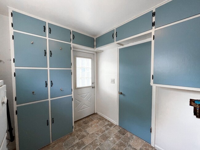 Building Photo - 3 bedroom maumee schools