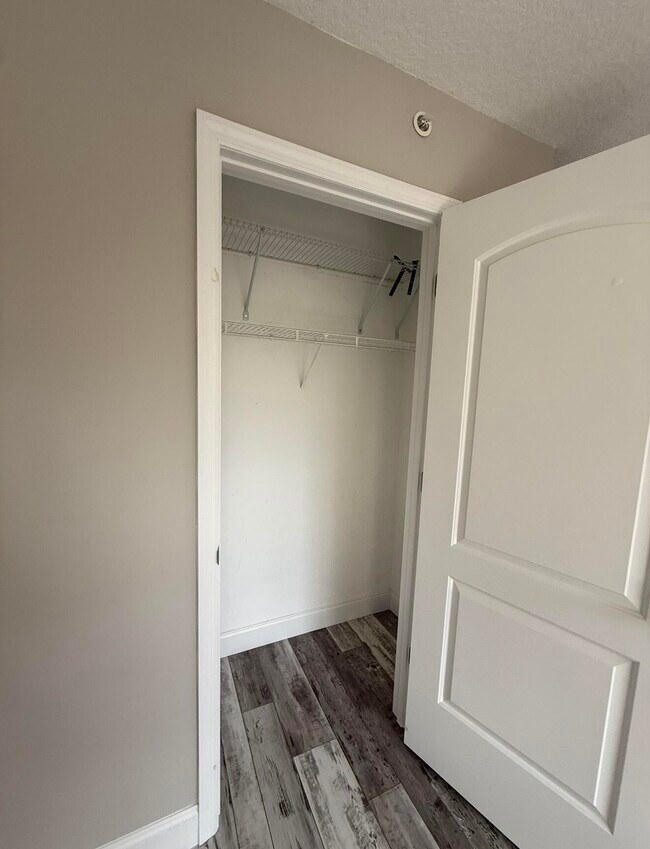 Building Photo - 300 Scotia Dr