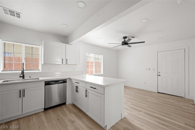 Building Photo - 623 N 10th St