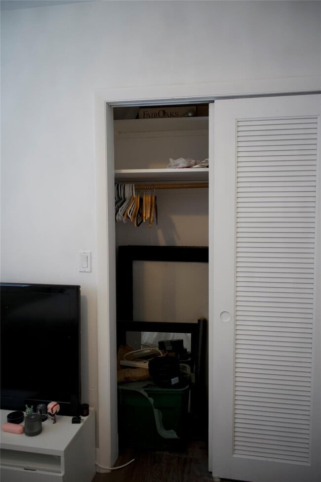 Building Photo - 11150 Peachtree Dr