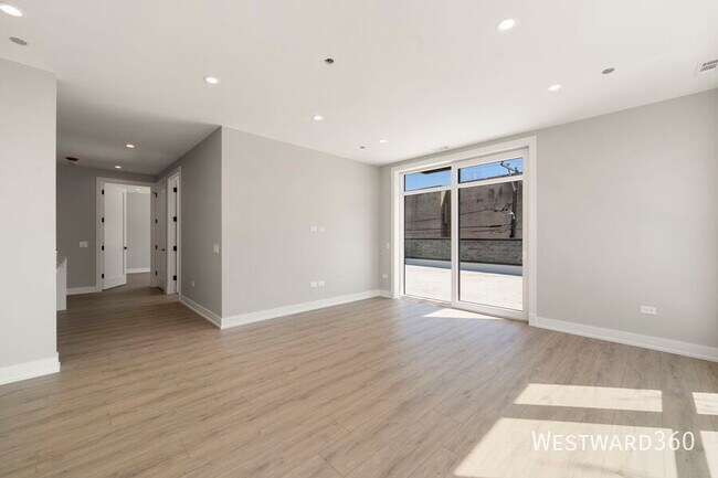 Building Photo - 2354 W Polk St