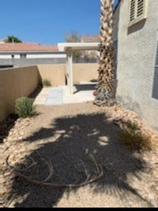 Building Photo - Amazing 2 bedroom Home- NW