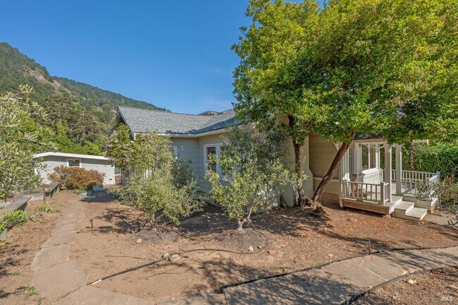 Building Photo - 40 Laurel Ave