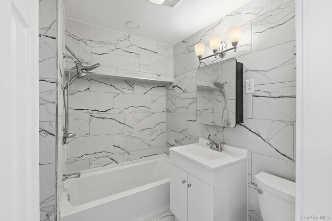 Building Photo - 1936 Longvue St