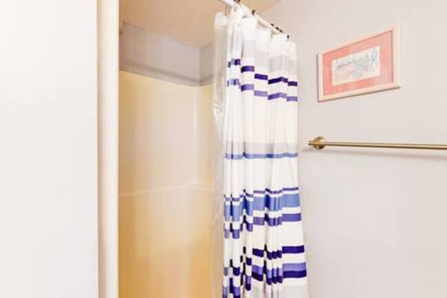 Building Photo - 924 W Beach Blvd