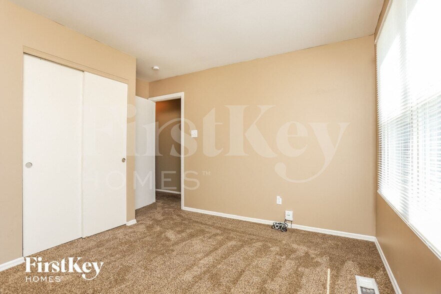 Building Photo - 4231 River Oaks Dr