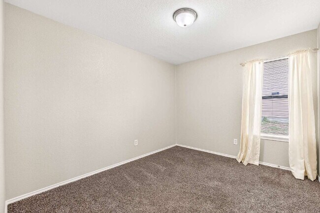 Building Photo - "Charming 3-Bedroom Oasis with 2 Full Baths – Your Perfect Retreat in Schertz!"