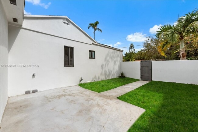 Building Photo - 8246 NE 2nd Ct