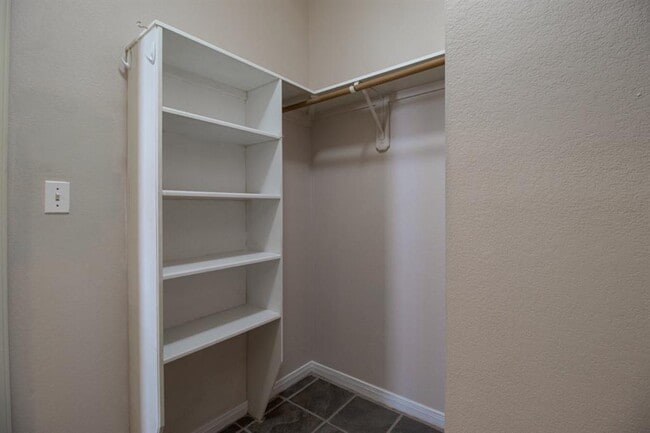 Building Photo - 504 Oakwood Blvd