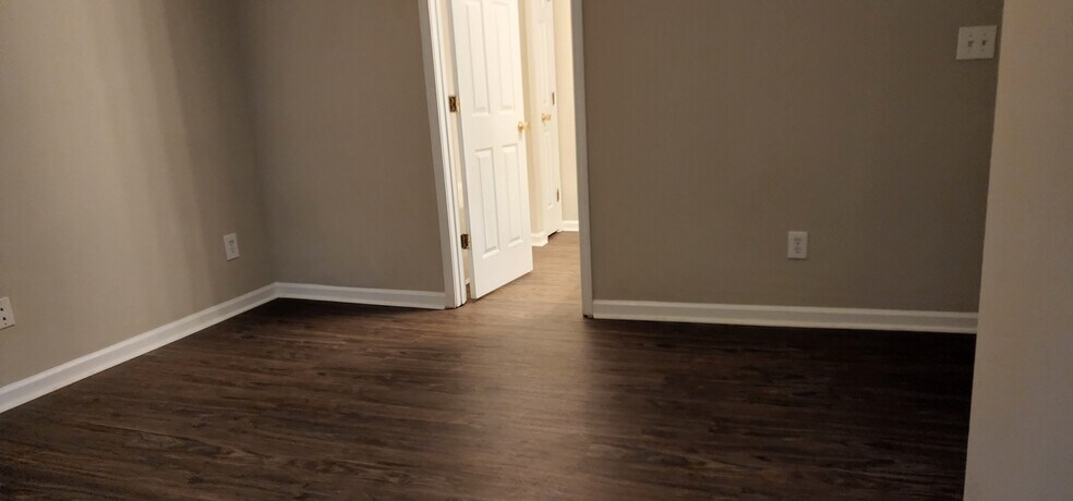 Building Photo - 2222 Valley Haven Dr