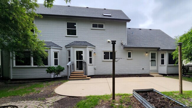 Building Photo - 3467 Charlemaine Dr