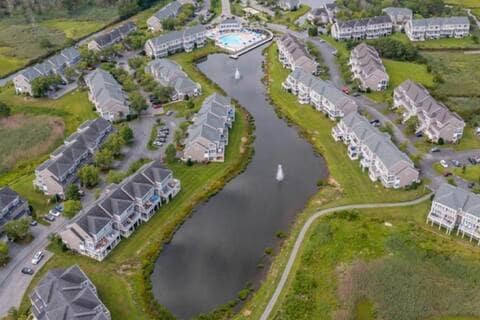 Building Photo - 38024 Creek Dr