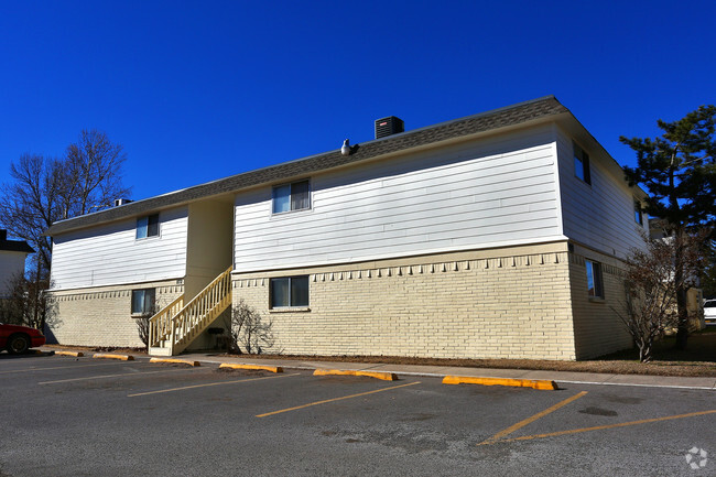 Building Photo - Moore Manor Apartments