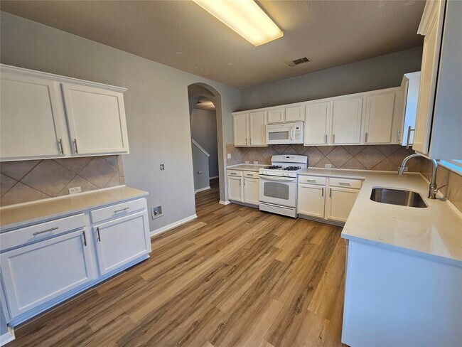 Building Photo - 164 Ashwood N
