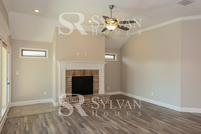 Building Photo - This lovely brick home is waiting for you!