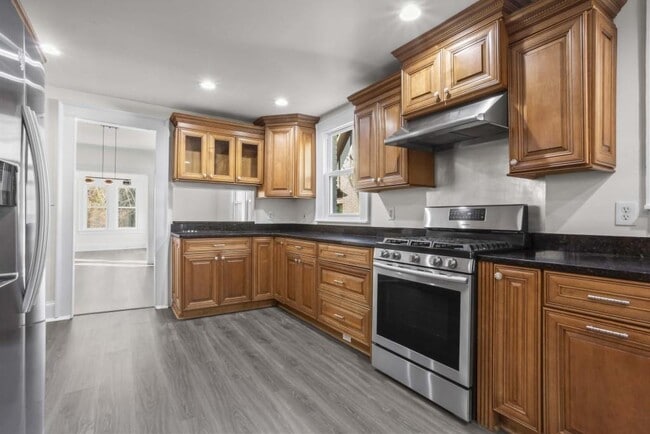 Building Photo - 2044 Fairhaven Cir NE