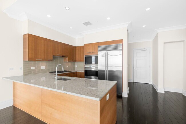 Building Photo - 2550 N Lakeview Ave