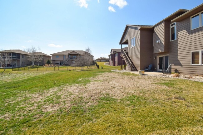 Building Photo - 2204 S Silverthorne Ave