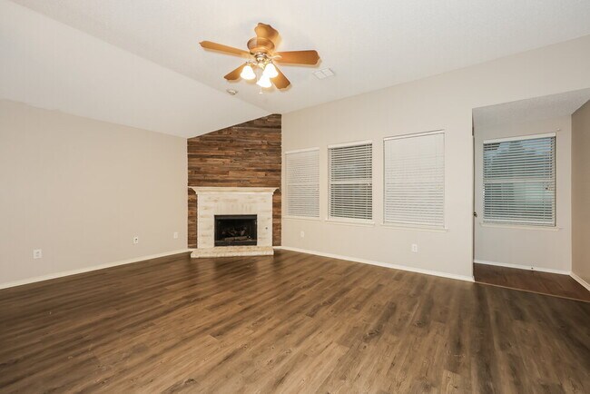 Building Photo - 430 Creekwood Ct