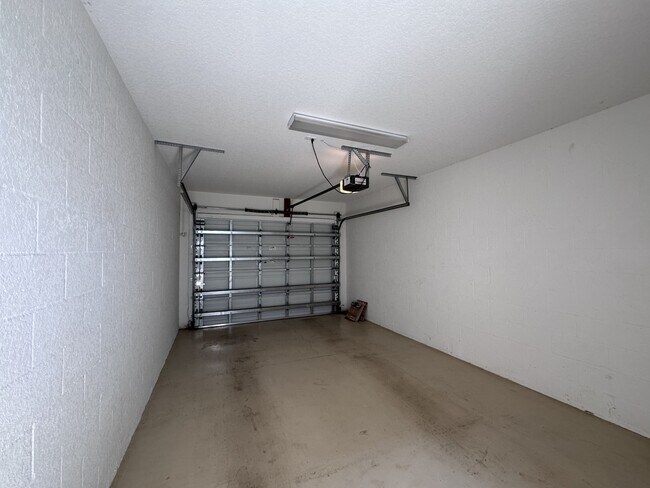 Building Photo - 200 Mirabella Cir