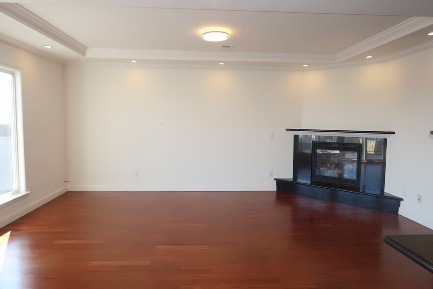 Building Photo - 5032 Anza St