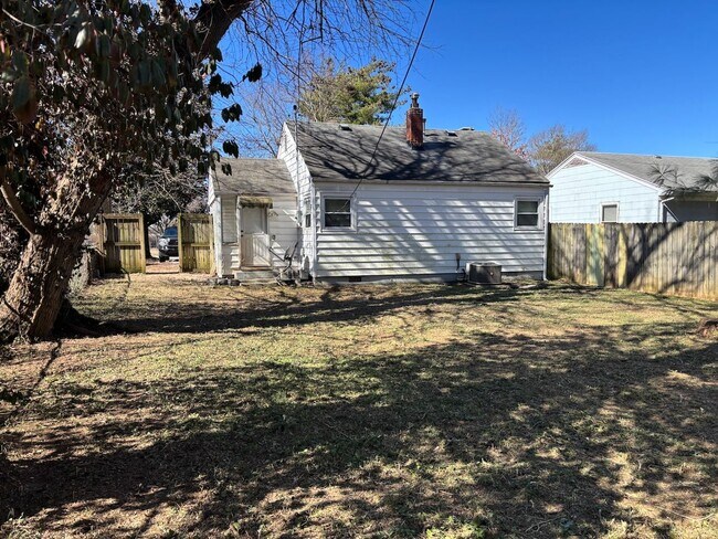 Building Photo - Bungalow Near MSU
