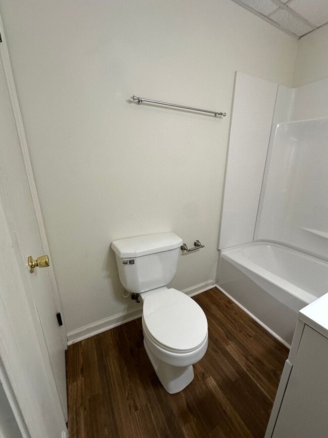 Building Photo - One bedroom apartment with lots of updates!