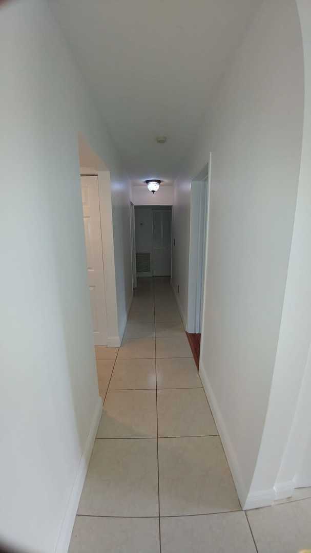 Building Photo - LABOR DAY SPECIAL Great Renovated 3/1 |  Q...