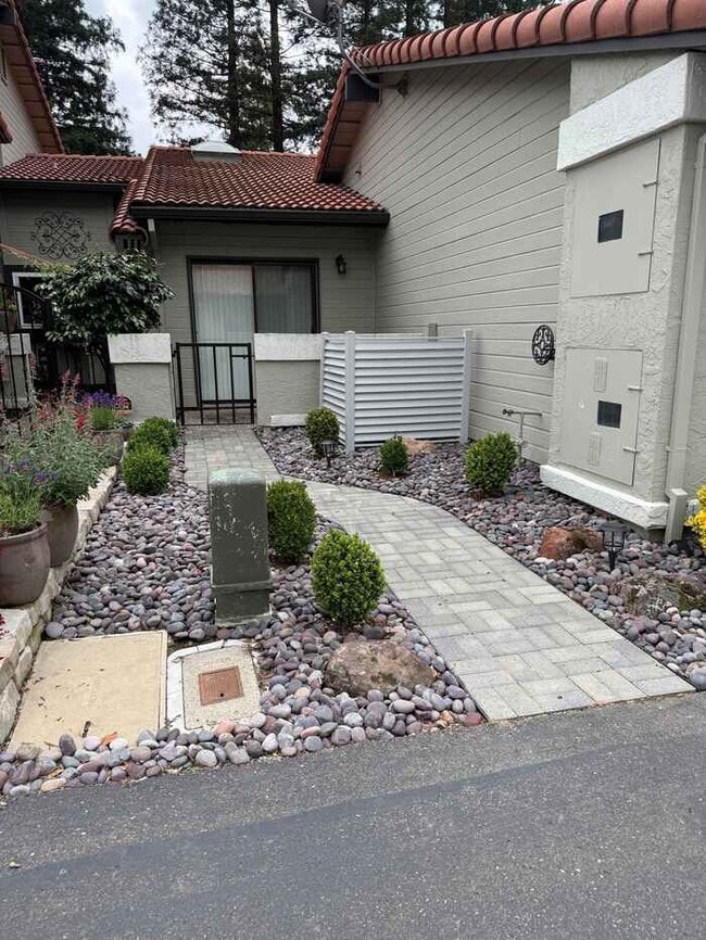 Building Photo - 4710 El Cid Ct