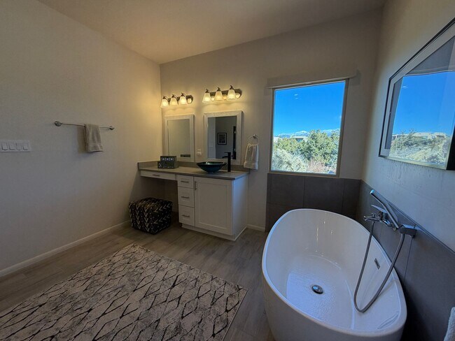 Building Photo - 14 Plano Arbolito