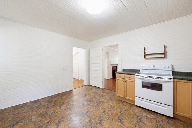 Building Photo - 910 Iredell St