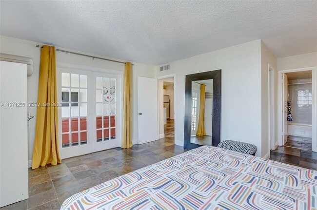 Building Photo - 401 Golden Isles Dr