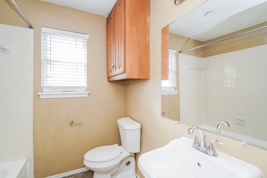 Building Photo - 6029 Dustin Dr