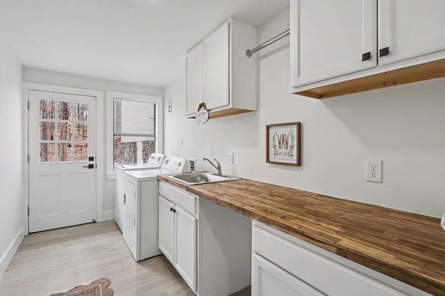 Laundry - 9345 Rocky Woods Dr