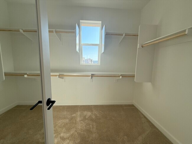 Building Photo - 424 Bunsen St