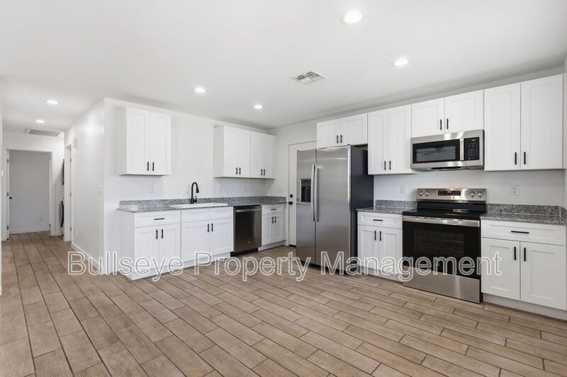 Building Photo - 428 S 97th Pl